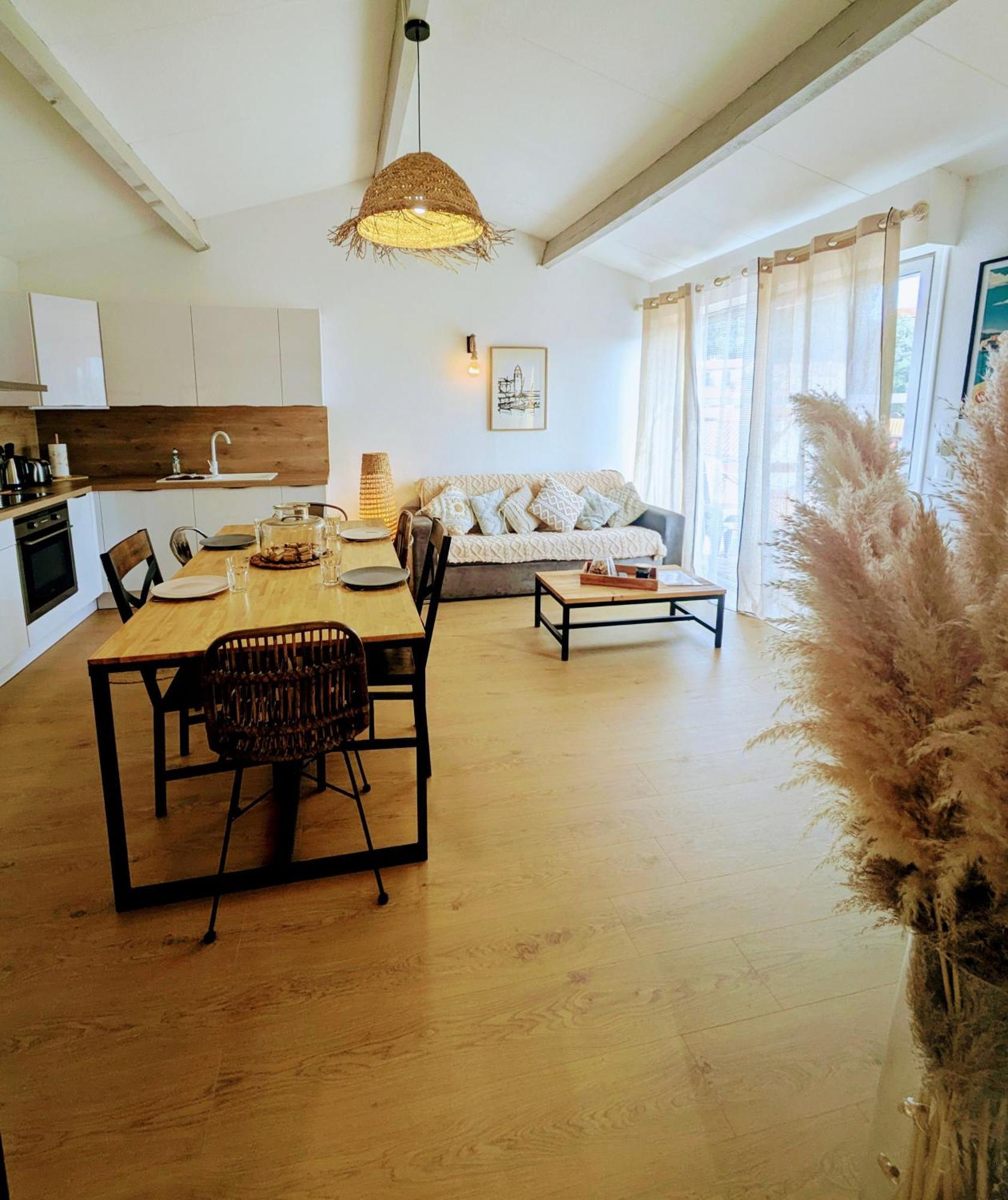 42 M2 D'elegance Avec Terrasse, Parking, Belle Vue Appartement *